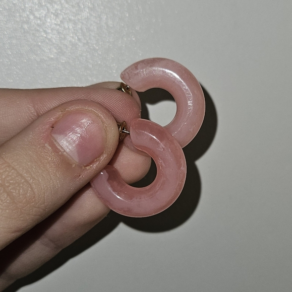 2 pairs of acrylic earrings - Picture 4 of 4